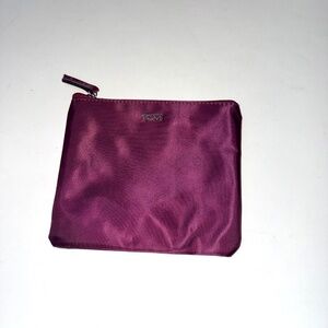 TUMI x Delta Burgundy Silver 6.75"x 6" Zip Top Travel Cosmetic Toiletry Bag L15